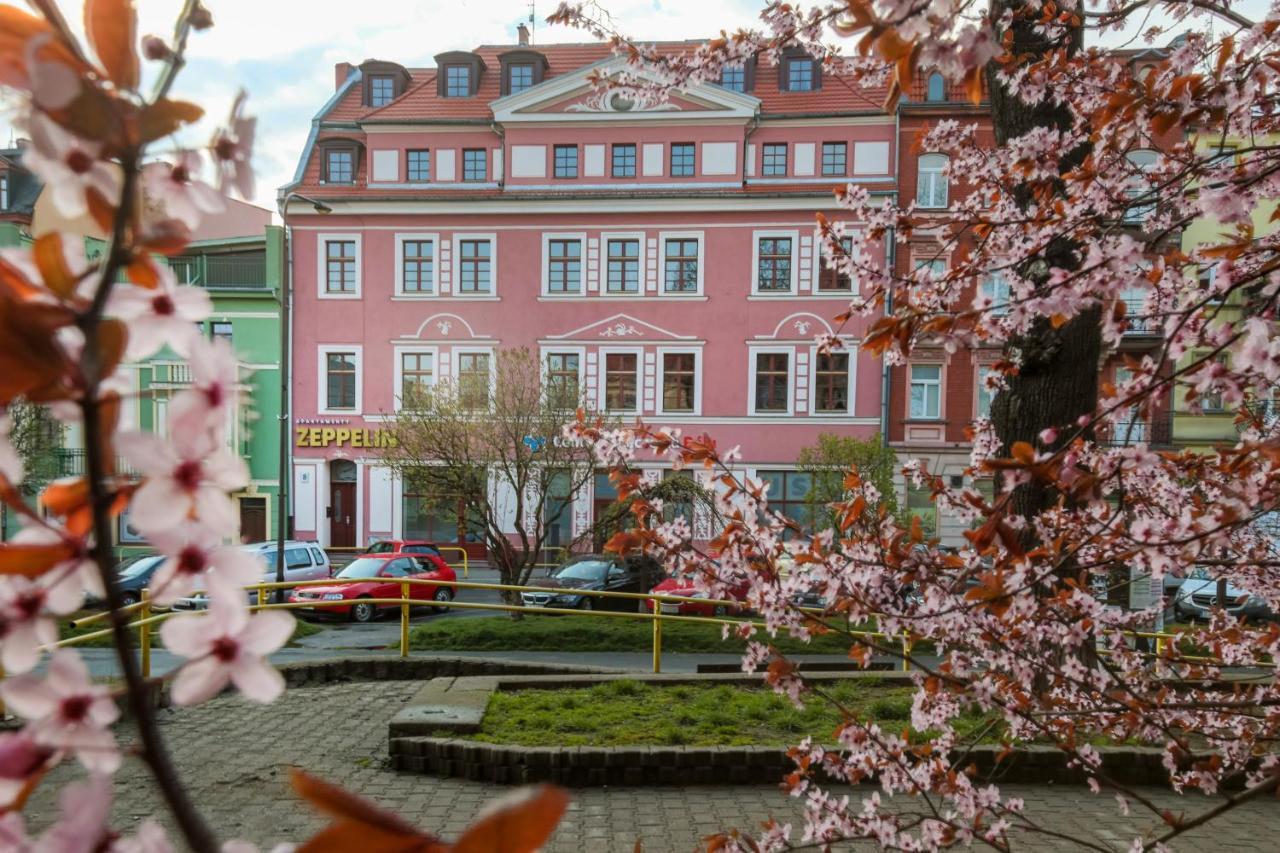 Zeppelin Apartments Simple Acomodation Jelenia Gora Exterior photo